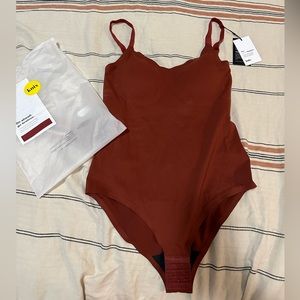 Knix Luxelift bodysuit in the color brandy, Size XL